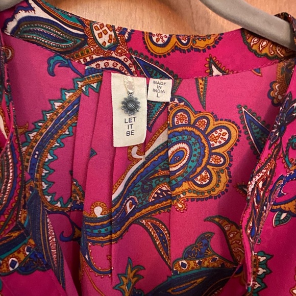 Sleeveless lightweight split neck blouse size L, NWOT - Picture 5 of 6